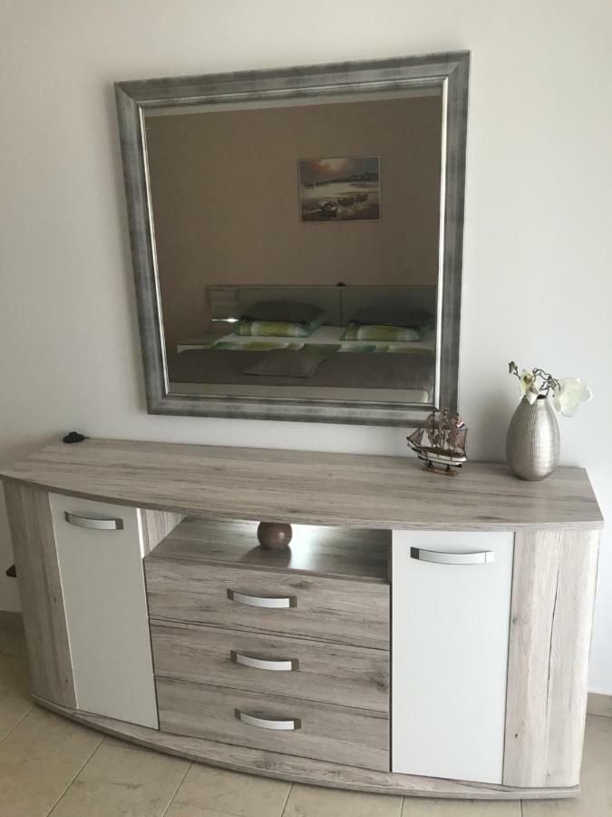 Apartmani Fortuna Lumbarda Eksteriør billede