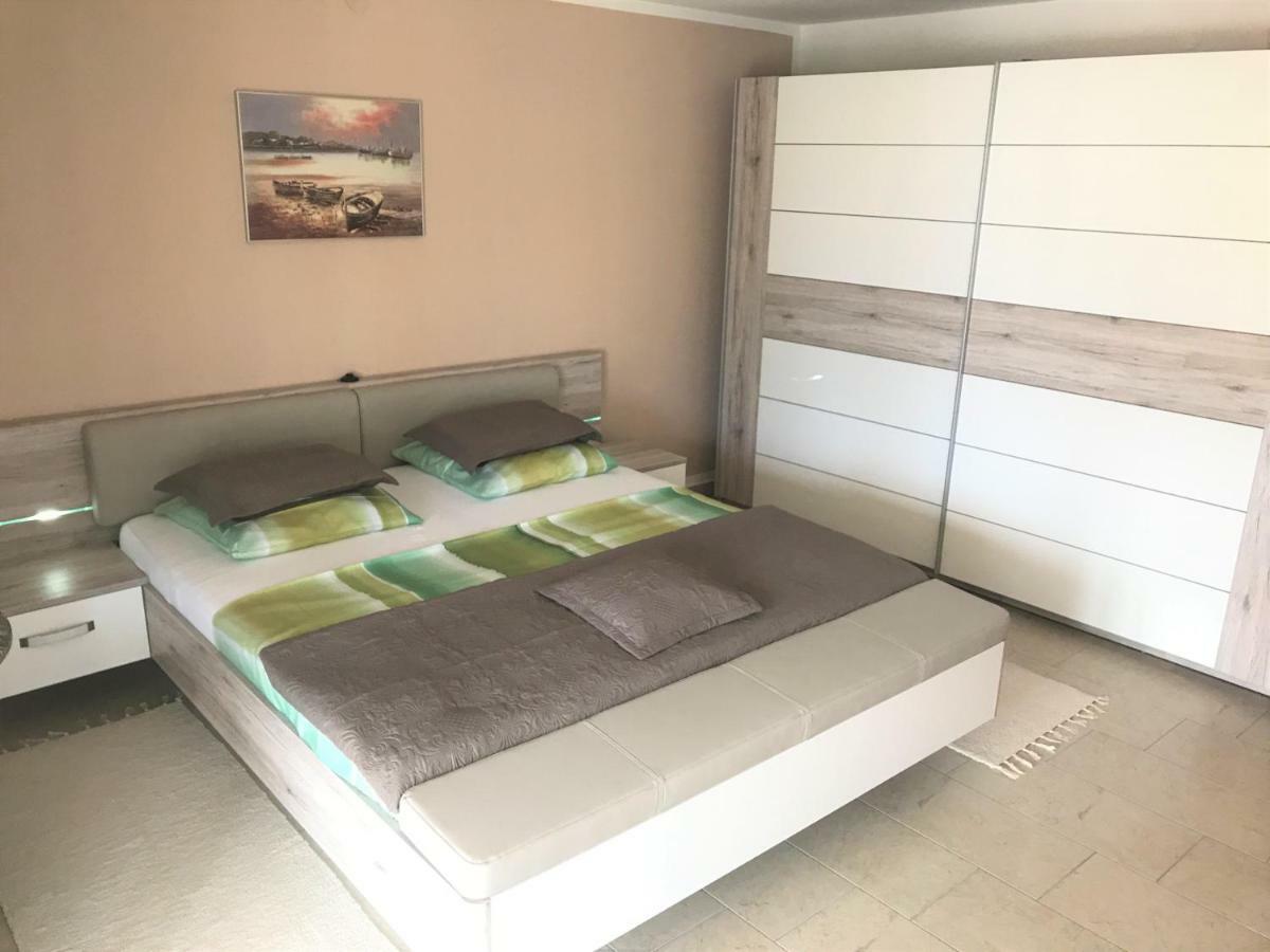 Apartmani Fortuna Lumbarda Eksteriør billede