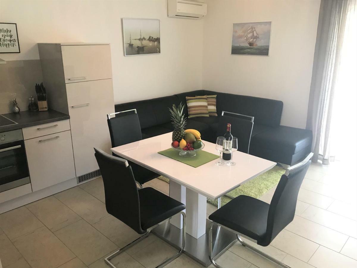 Apartmani Fortuna Lumbarda Eksteriør billede