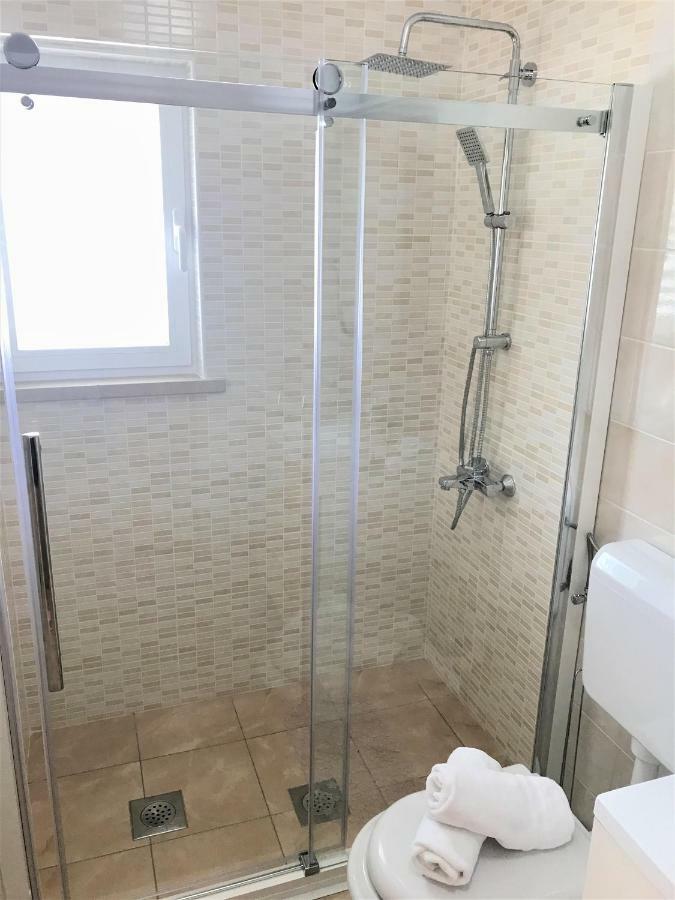 Apartmani Fortuna Lumbarda Eksteriør billede