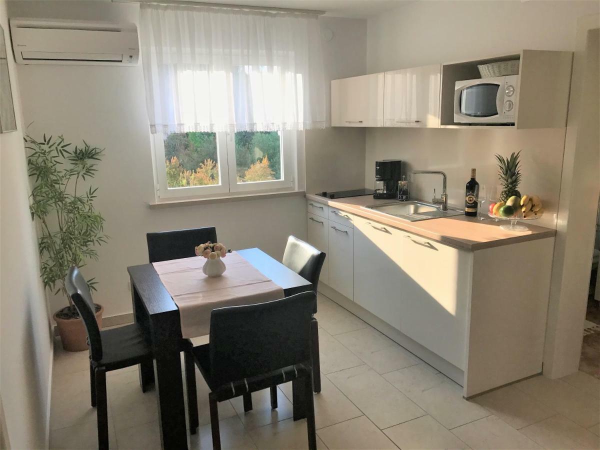 Apartmani Fortuna Lumbarda Eksteriør billede