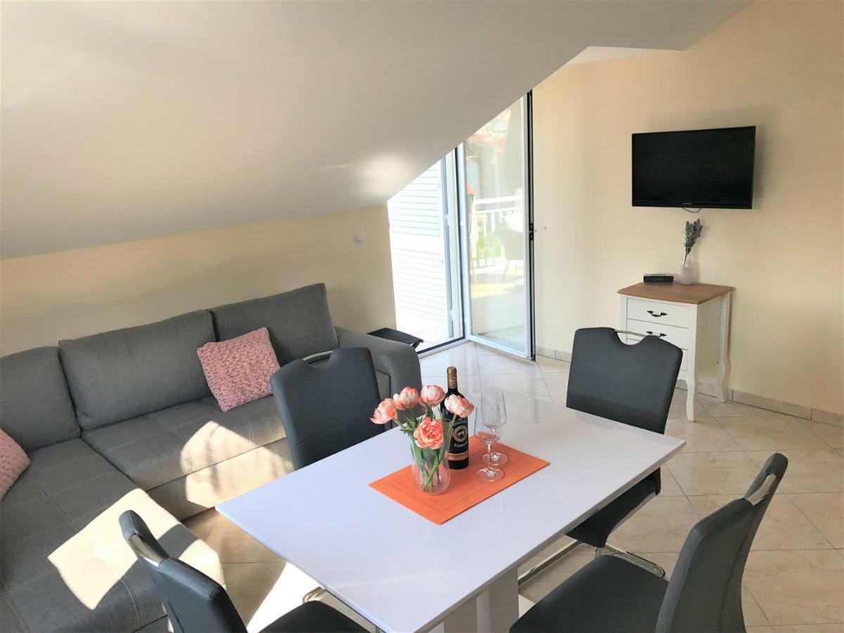 Apartmani Fortuna Lumbarda Eksteriør billede