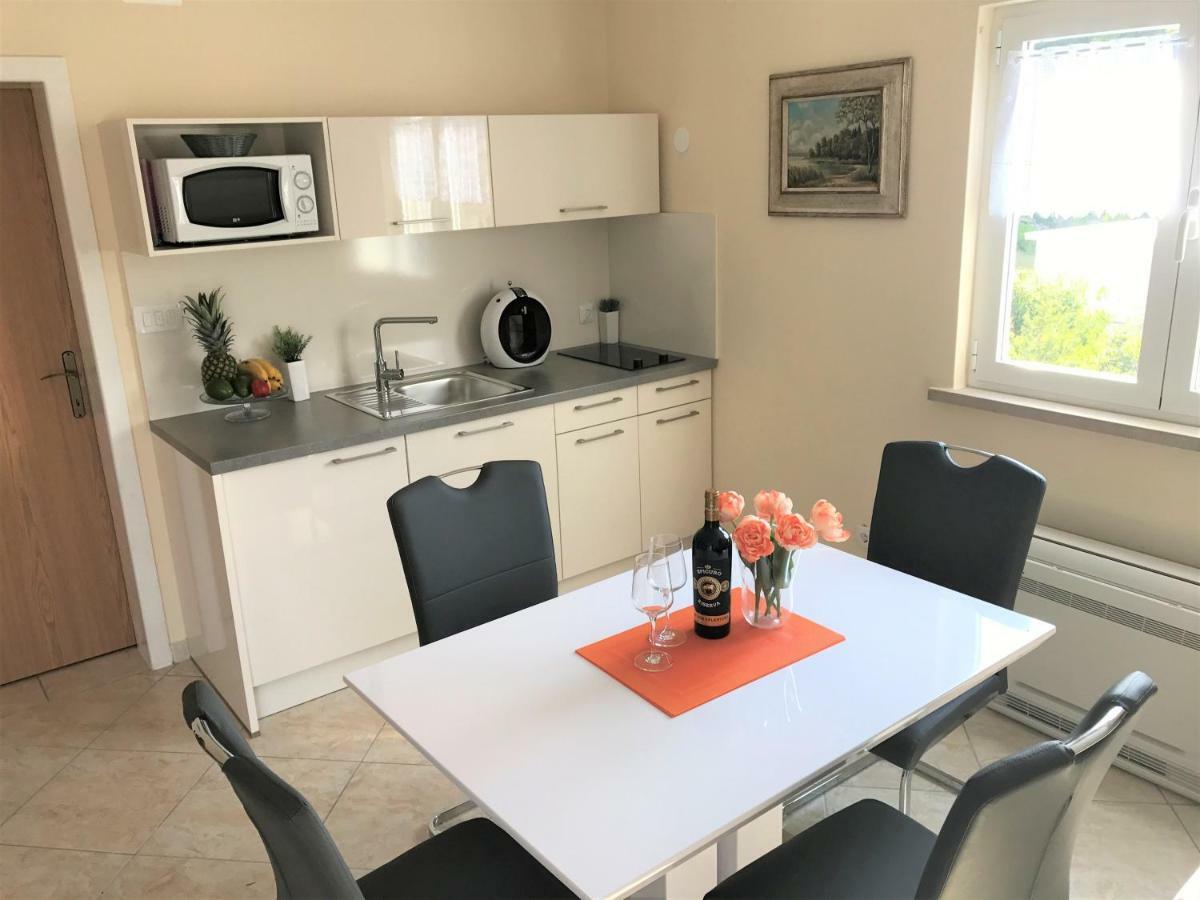 Apartmani Fortuna Lumbarda Eksteriør billede