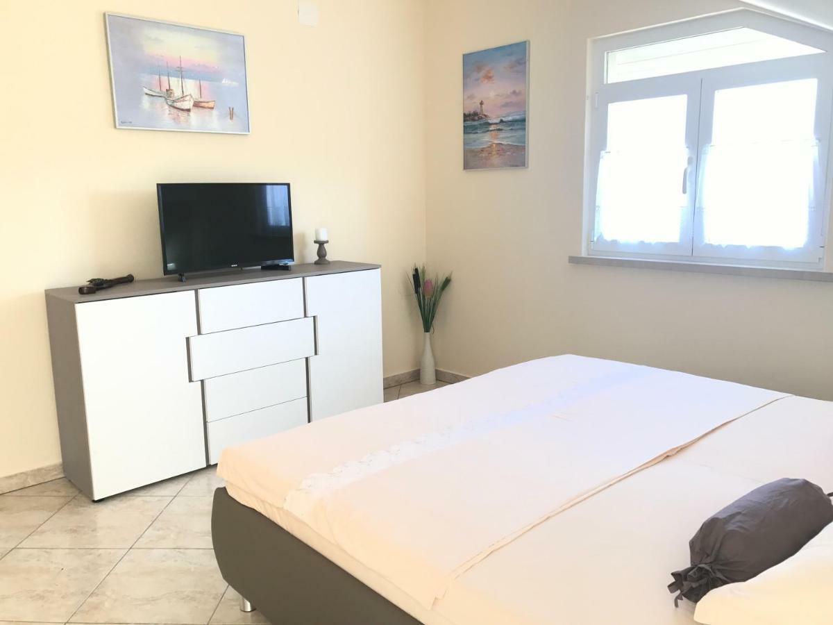 Apartmani Fortuna Lumbarda Eksteriør billede